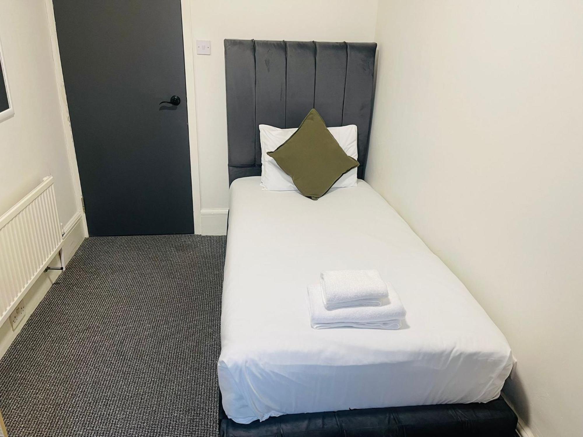Woodford Hotel Londra Dış mekan fotoğraf