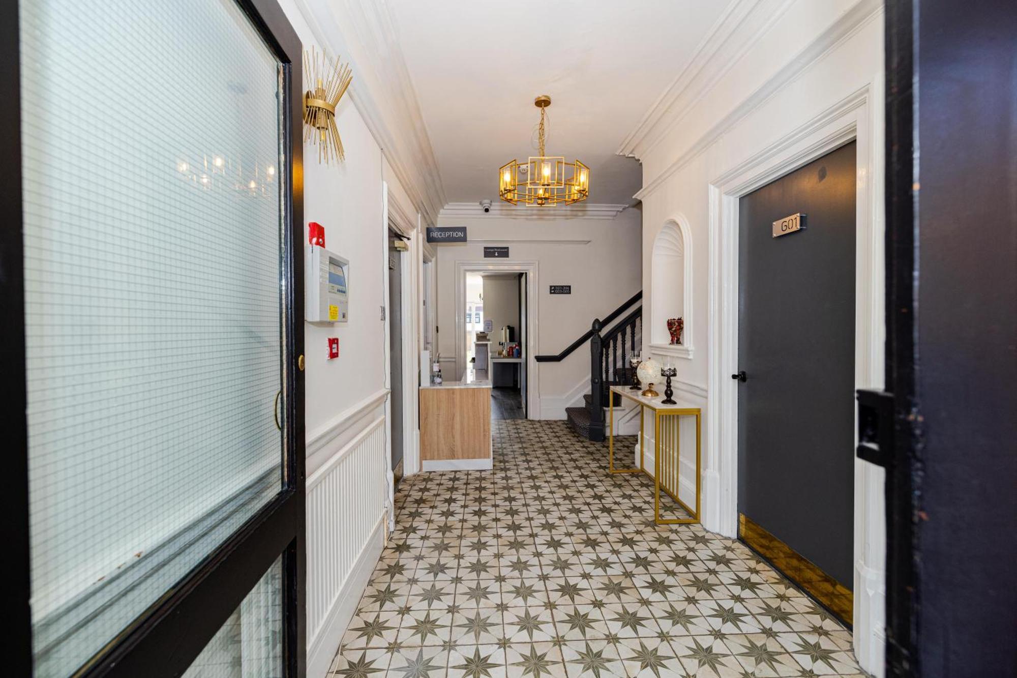 Woodford Hotel Londra Dış mekan fotoğraf